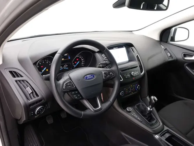 Ford Focus 1.0i 125 EcoBoost Clipper Edition + GPS + Park As Image 8