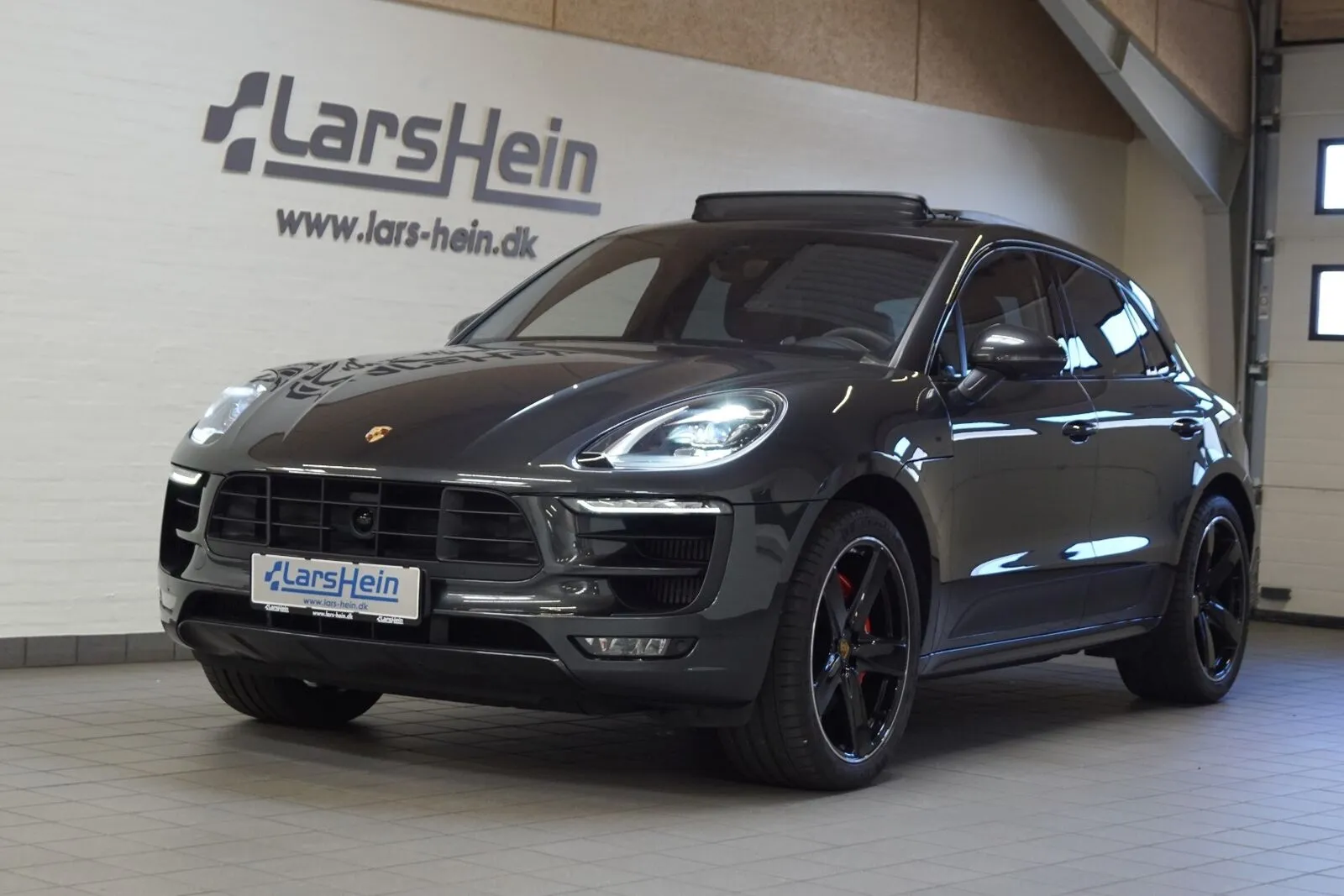 Porsche Macan GTS 3,0 PDK 5d Image 1