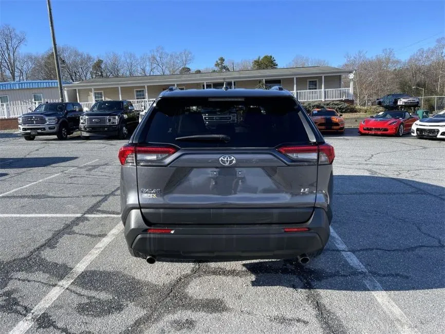  2019 Toyota RAV4 LE FWD Image 2